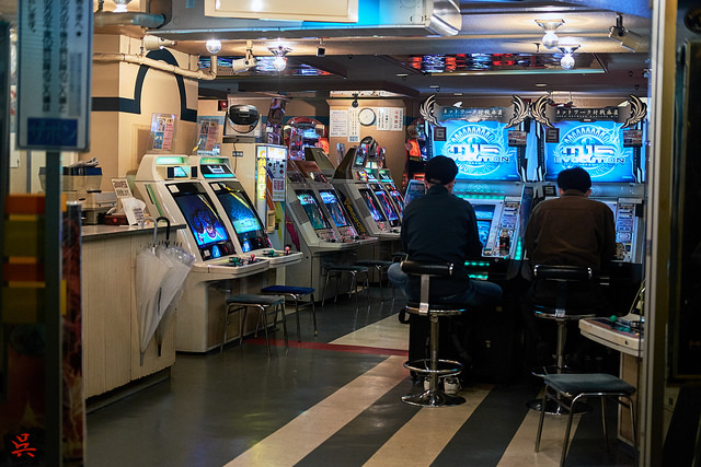 街のゲーセンで知り合った友達が 亡くなったと聞いた Books Apps